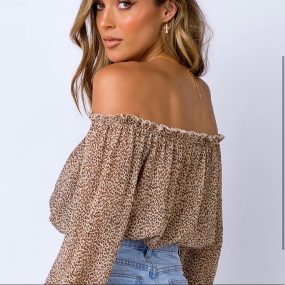 size 8 cheetah off the shoulder top worn twice - Picture 3 of 3